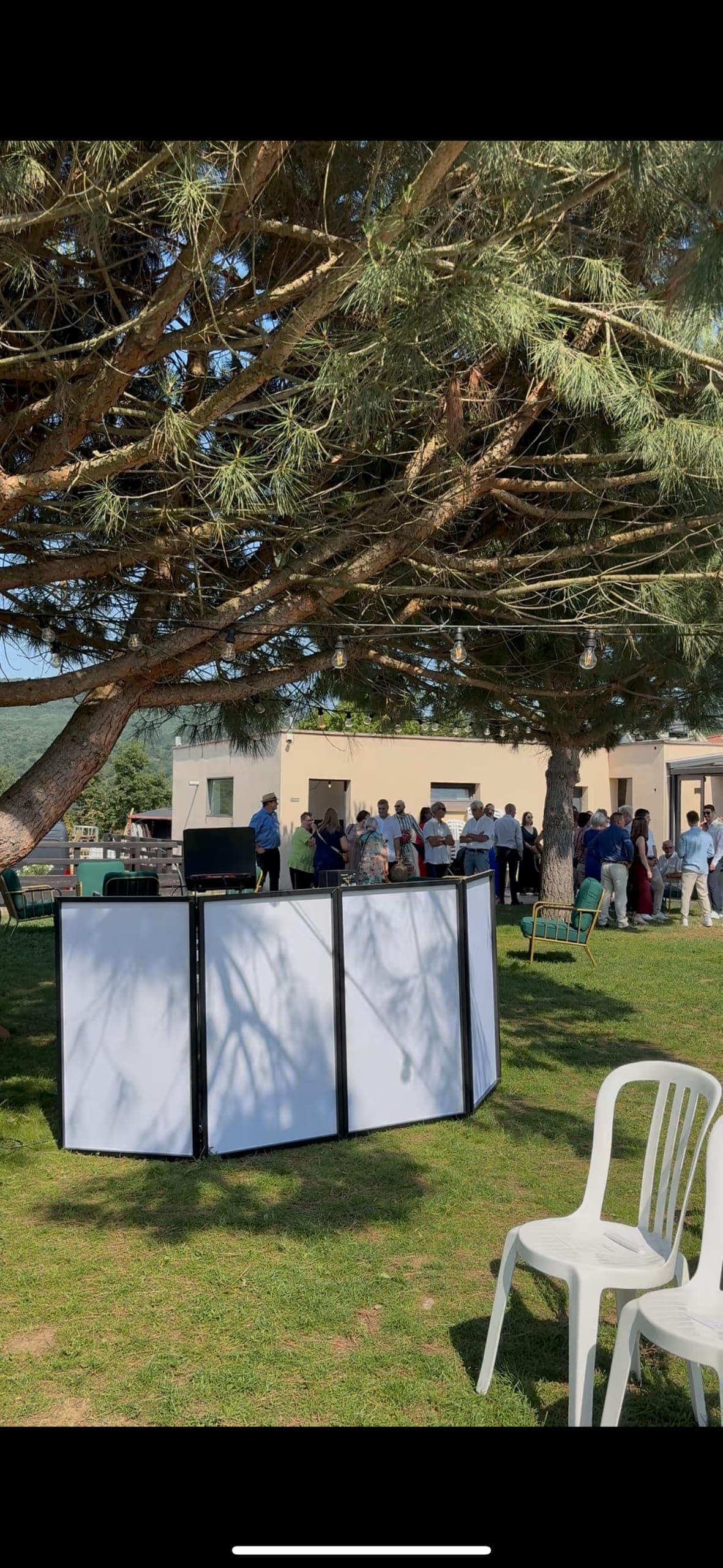 Régie DJ installée en extérieur pour un mariage